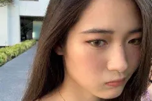 艺人欠款76万成老赖！演出时被法院堵门口强制执行立马嘴软求饶：不要拘留我