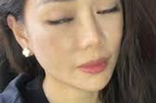 丈夫暴雷后53岁董卿再迎人生噩耗淡出央视原因早已真相大白
